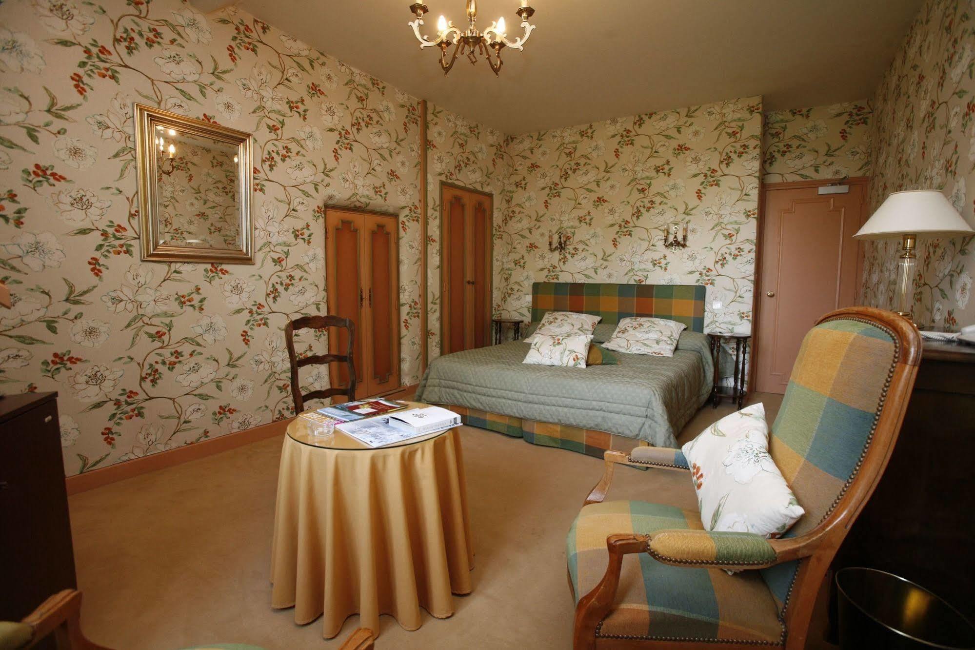 Hotel Chateau De Castel Novel - Les Collectionneurs Varetz Ngoại thất bức ảnh