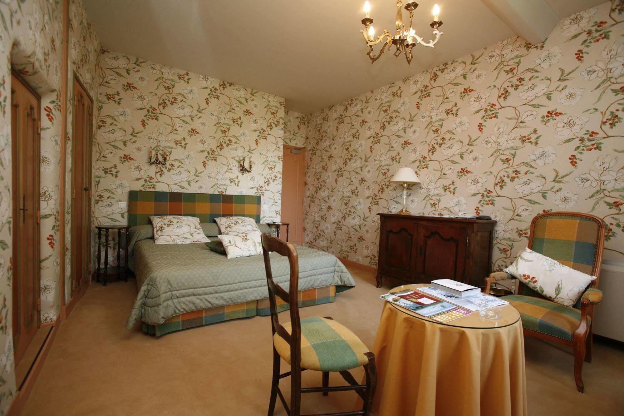Hotel Chateau De Castel Novel - Les Collectionneurs Varetz Ngoại thất bức ảnh